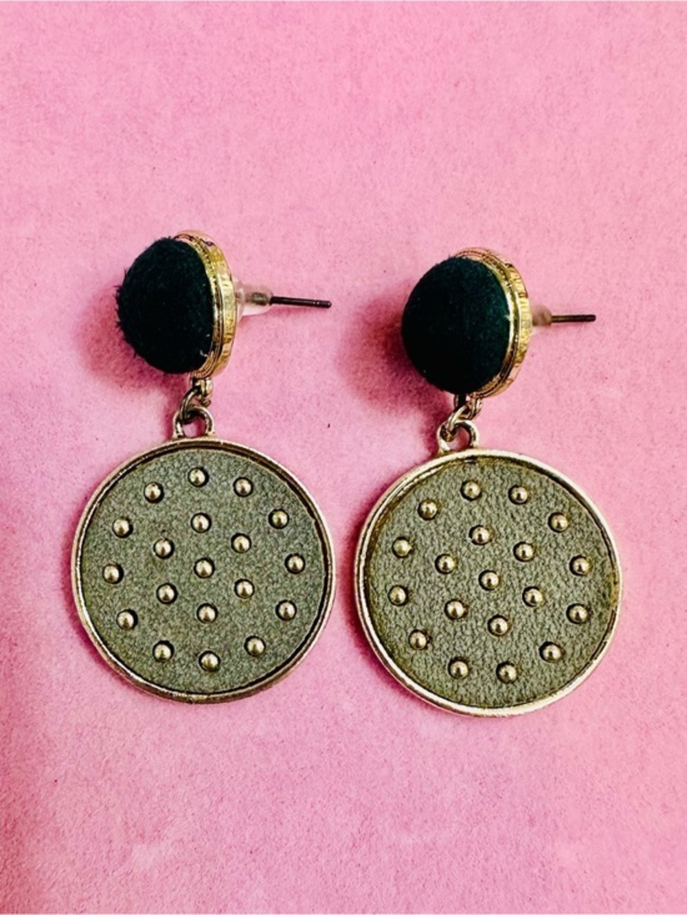Dark Green Stud Textured Gold Disc Dangle Earrings